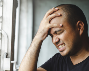 Headaches are symptoms of alcohol withdrawal