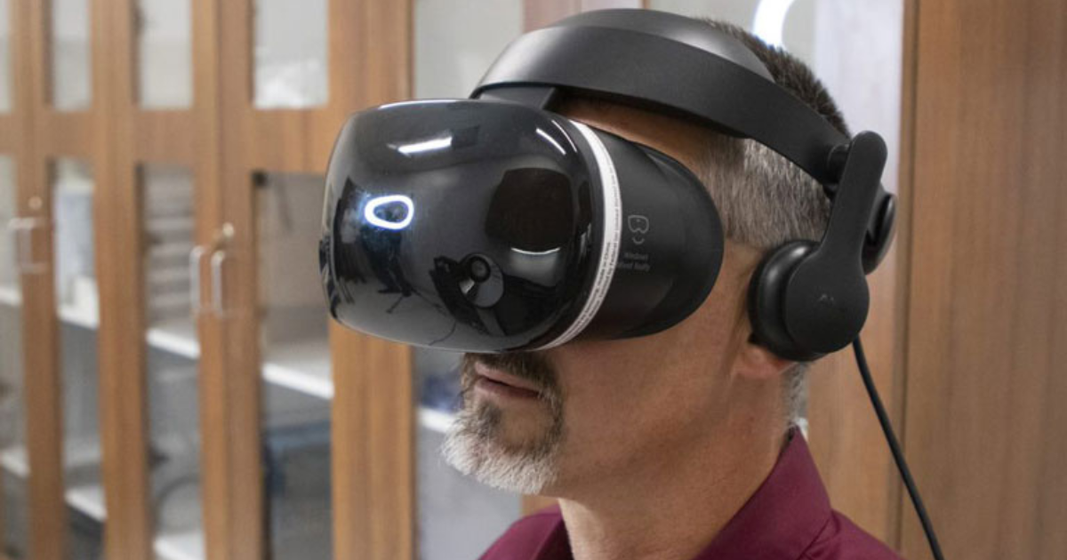 brandon oberlin virtual reality headset at indiana university