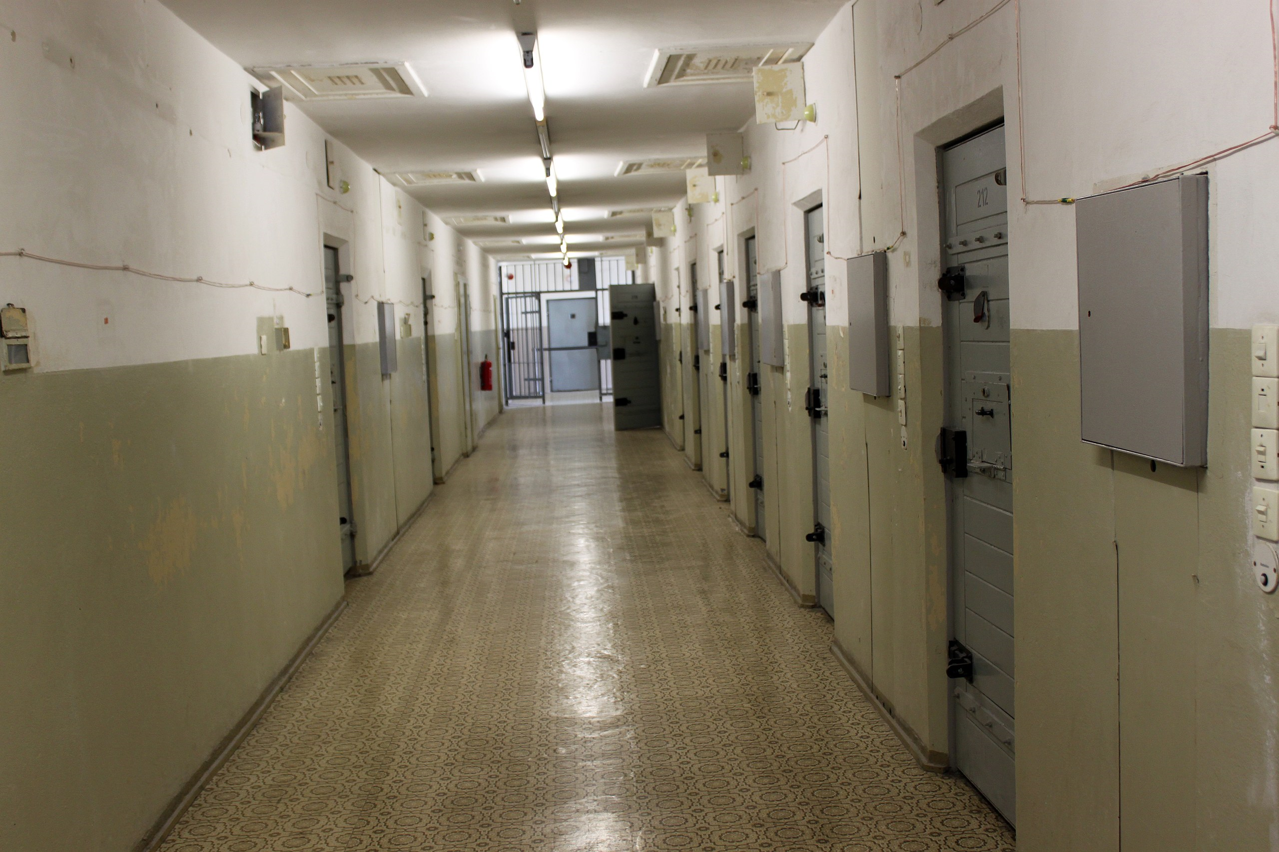 A picture of the interior of an Oklahoma jail.